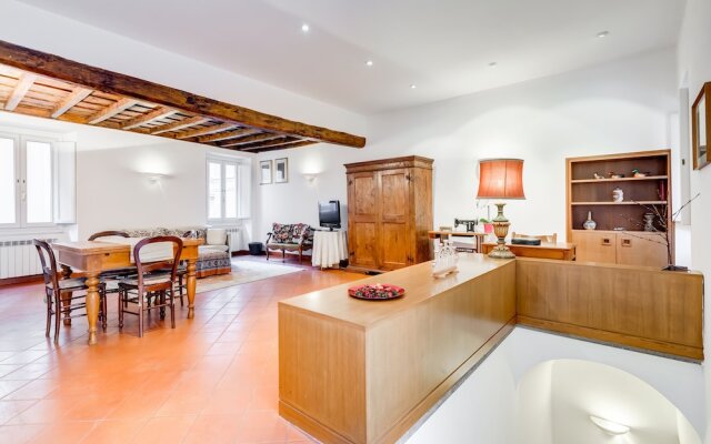 Wonderful Apartment near Trevi Fountain