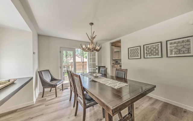 Central Ruidoso Retreat w/ Deck & Game Room!