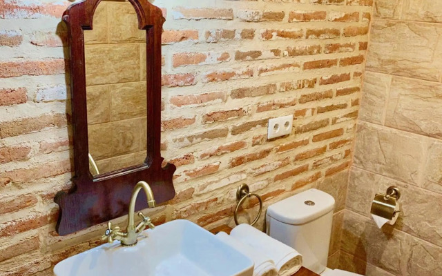 La Parada de Jimena-Casa rústica rodeada de bodegas en Rueda