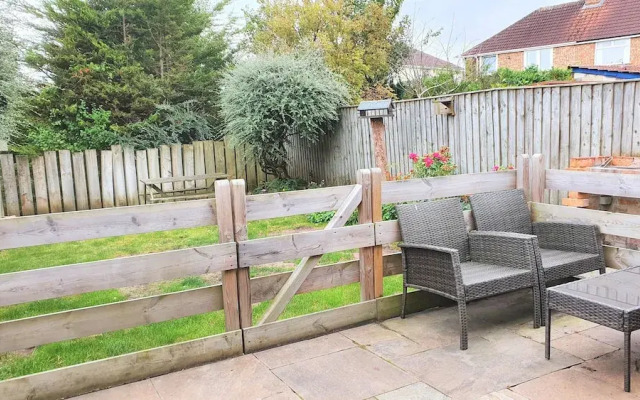 Large 5 Bedroom House Terrace Parking