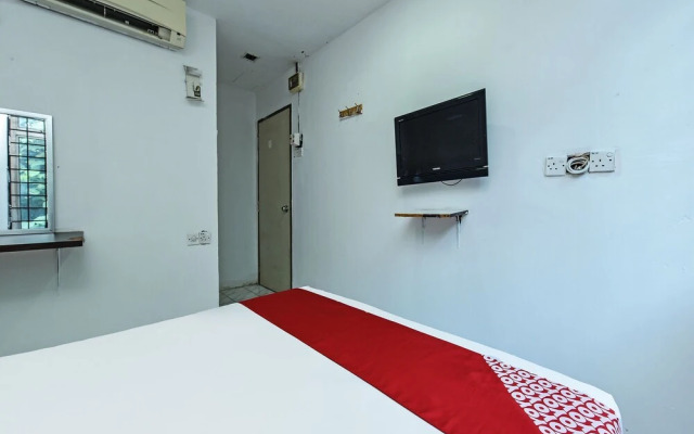 OYO 90892 L&E Hotel