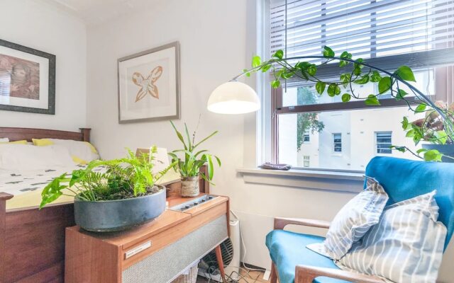 Beautiful Lush and Green Oasis Studio Apartment