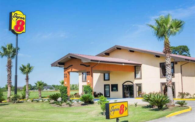 Super 8 by Wyndham Kinder LA