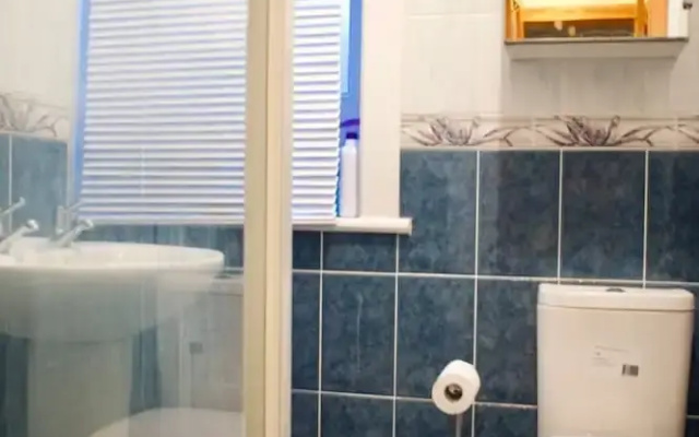 Newly Refurbed Home With Free Parking