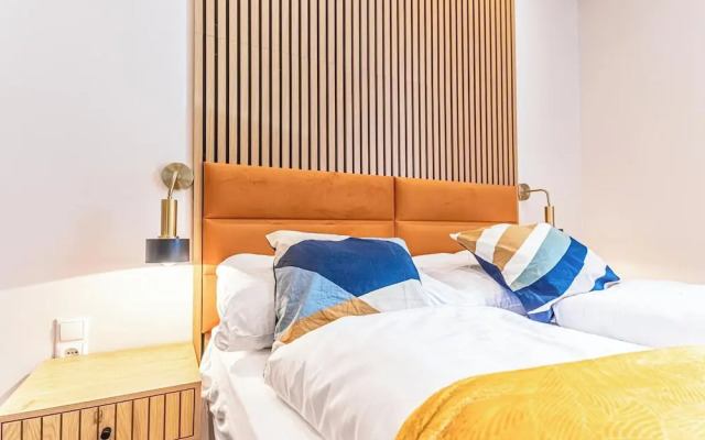 4BR Apt. for Groups 6-Min to Stadthalle