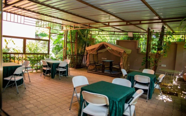 Lush Garden Business Hotel