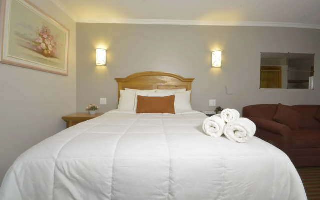 Knights Inn Colonial Fireside Inn