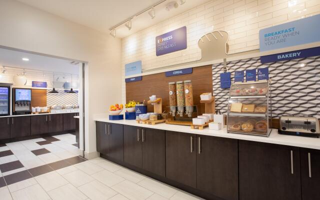Holiday Inn Express Monterey-Cannery Row by IHG