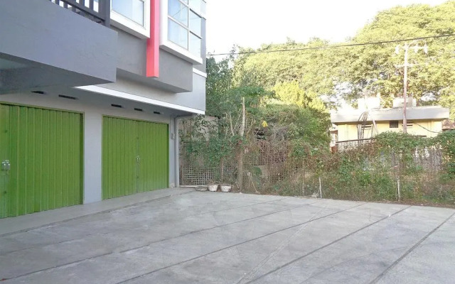 Oyo 1064 Manado Airport Residence