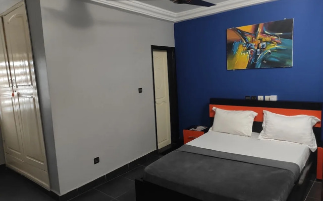 "room in Guest Room - Royal Blue Guest House & Bar"