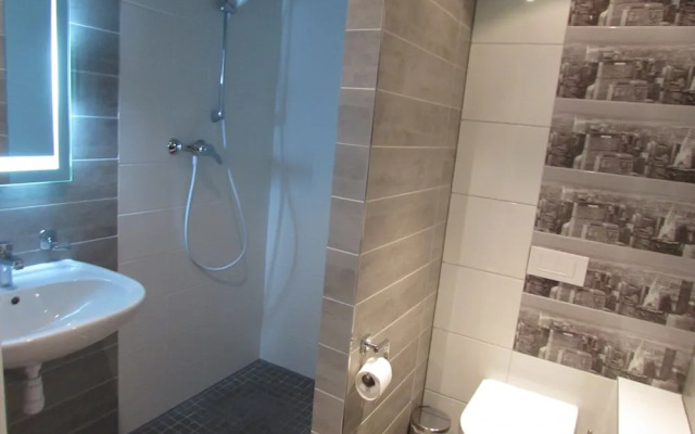Hotel 108
