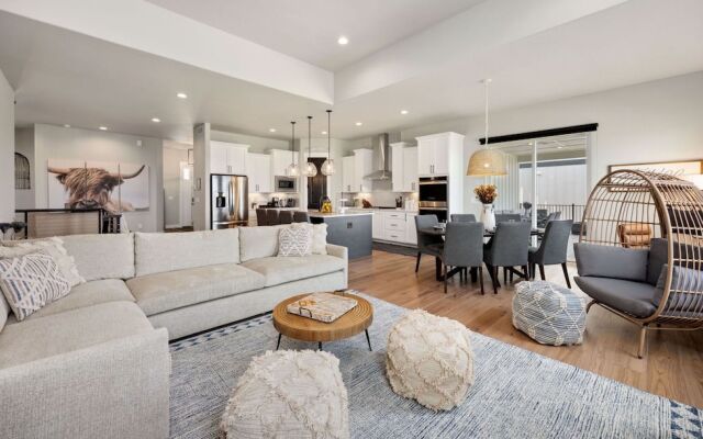 Upscale Waterfront Estate With Mountain Sunset Views