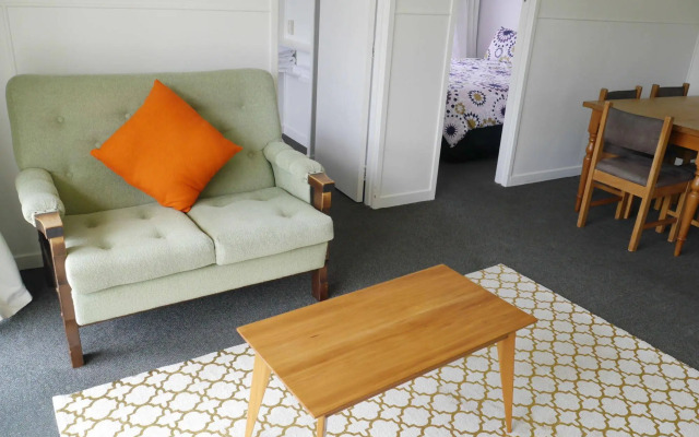 Raglan Palm Beach Motel
