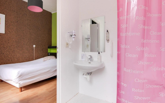 Отель Mermoz Paris Le Bourget