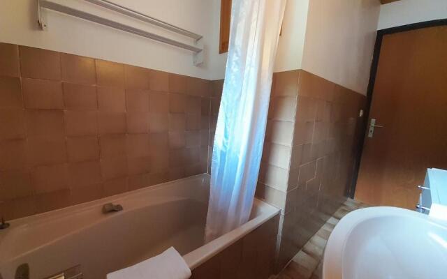 Apartment With GardenBalcon