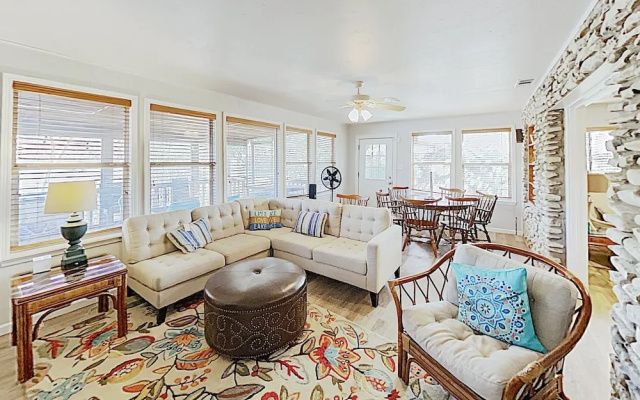 Lakefront Oasis W/ Private Dock & 23 Boat Slip 3 Bedroom Home