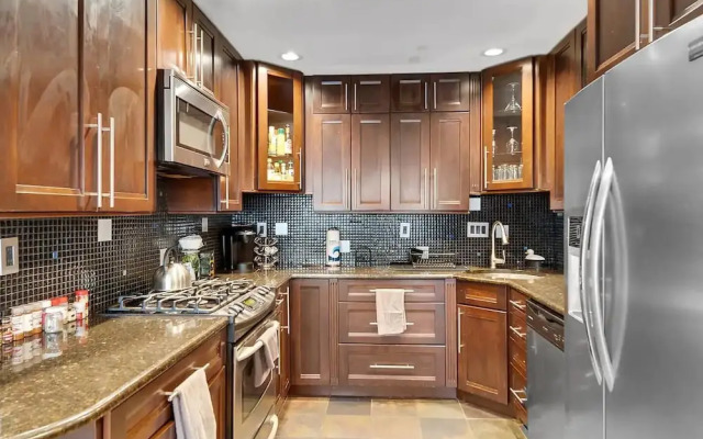 4 BDRM Garage Parking Patio Society Hill