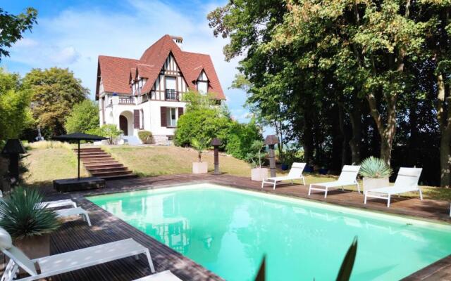 Villa avec vue et piscine à moins d'1h de Paris