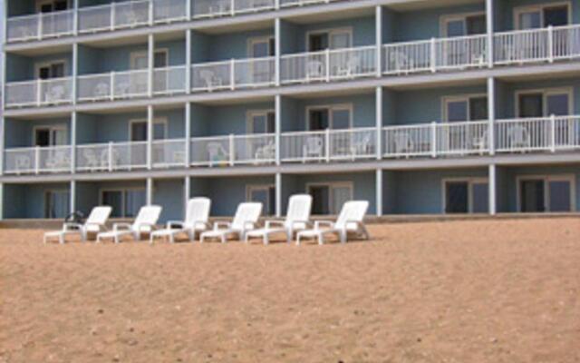 Grand Mackinaw Beachfront and Waterpark