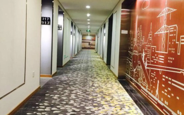 Super 8 Hotel (Chengdu Wuliangye Culture and Sports Center Dafeng Metro Station)