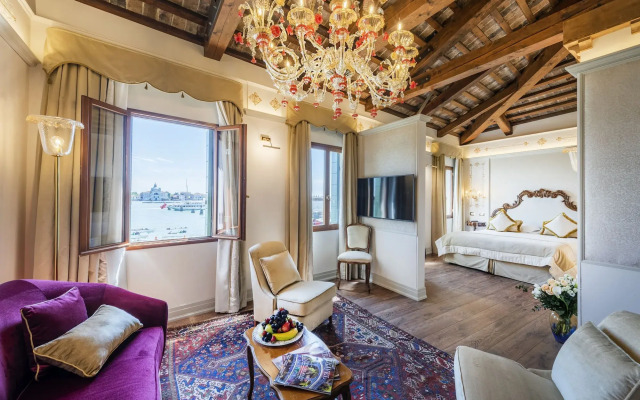 Monaco & Grand Canal Hotel