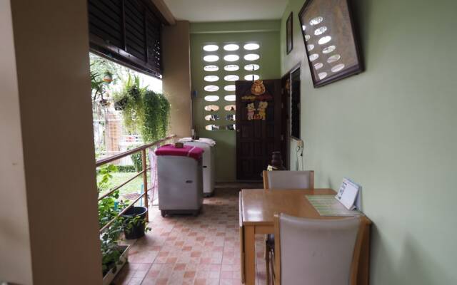 Arunroj Apartment