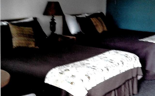 Pine Lodge Motel