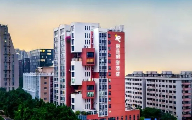 REZEN LONGUU Hotel (Canton Tower Pazhou International Convention & Exhibition Center Branch) — 4-star hotel in Guangzhou