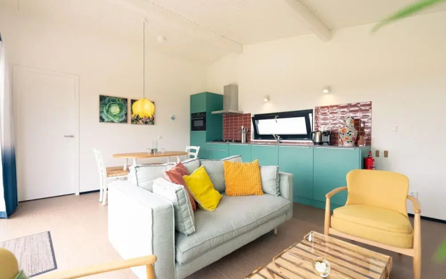 Luxury Lodge, 2 Bathrooms, Near the Sea