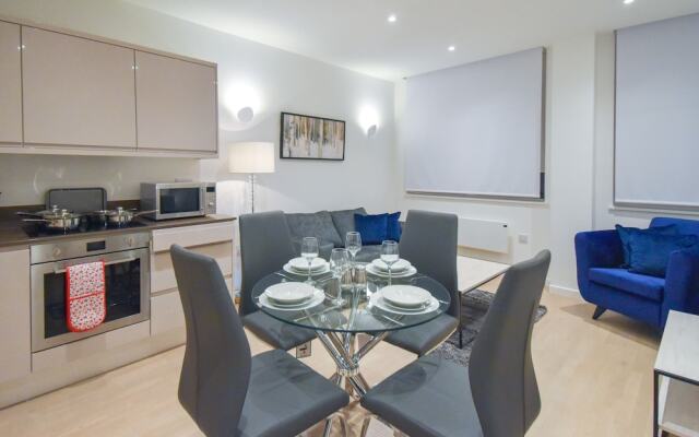 Silbury MK City Apartment With Parking