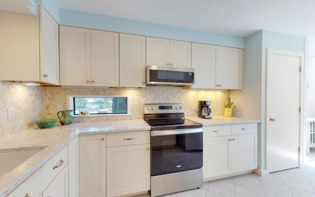 911 Inverness Village