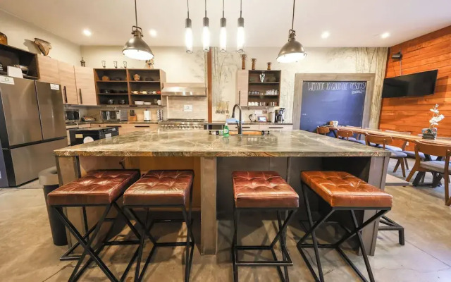 Bamboo Loft 6BR