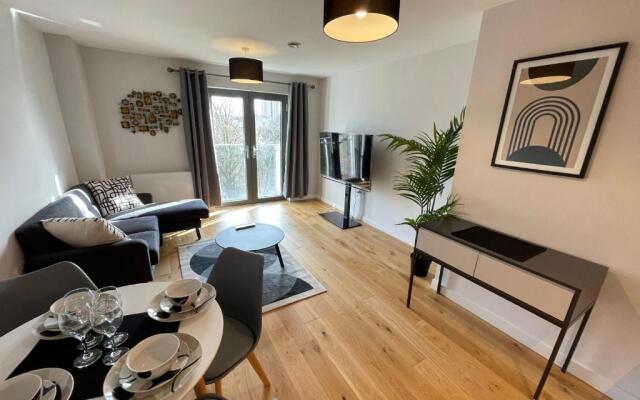 Stunning 2-bed Apartment in Bristol With Parking