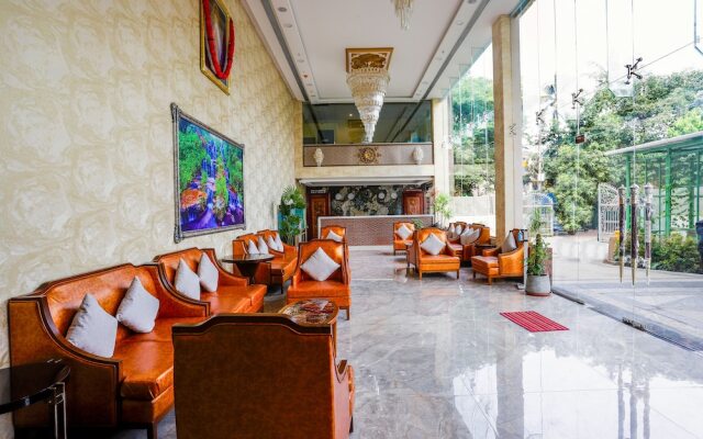 The Avenue Grand