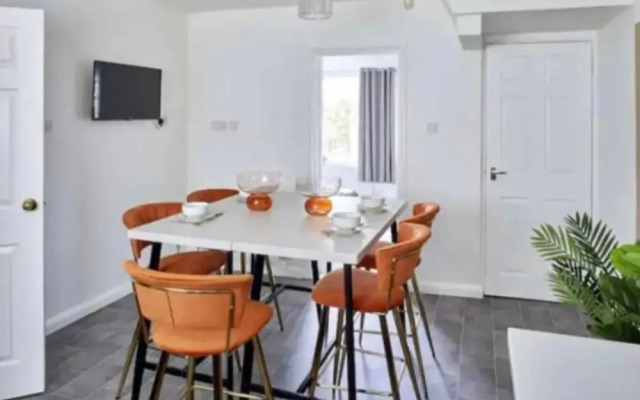 Cosy 3Br House With Fireplace & Private Garden