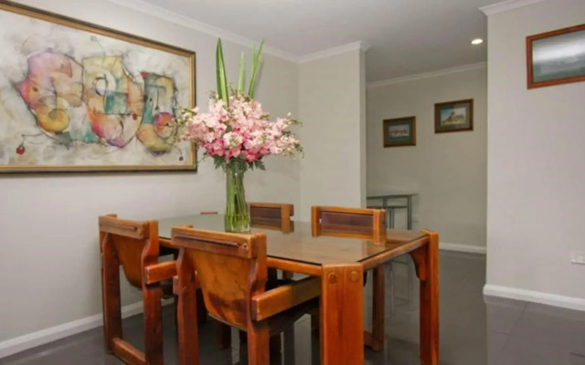 Nautilos Apartments