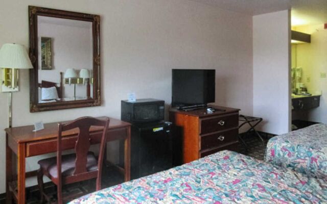 Econo Lodge Inn & Suites