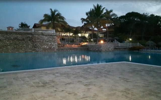 Hotel Holguin - All Inclusive +16