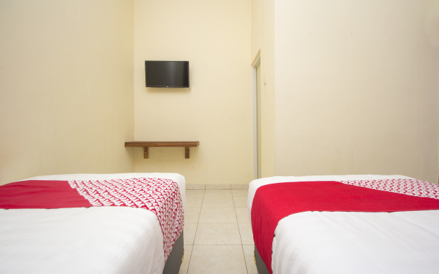 OYO 952 Annisa Syariah Guest House
