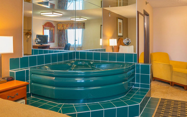 Quality Inn & Suites Detroit Metro Airport