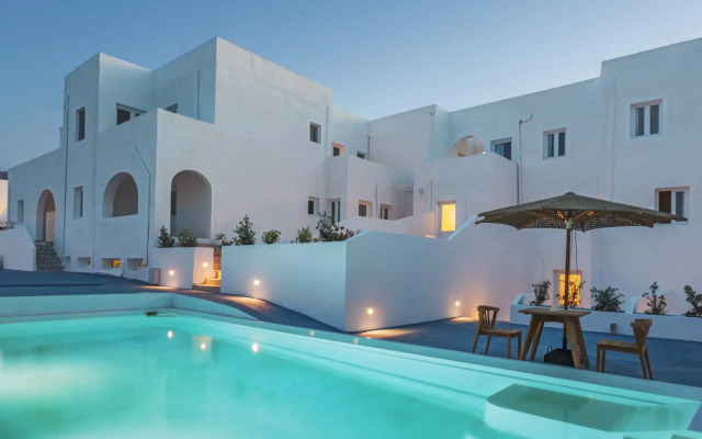 Voca Hotel & Suites