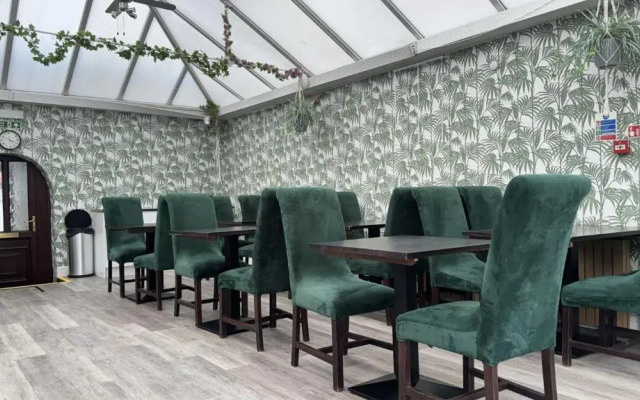 Hare & Barrel Hotel