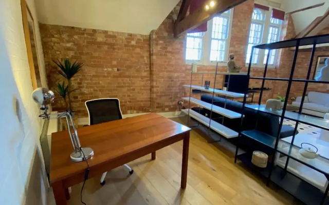 Stylish Stay in 2BD Leicester City Centre Loft
