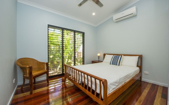 Deb's Shed – Guest Rooms – Magnetic Island