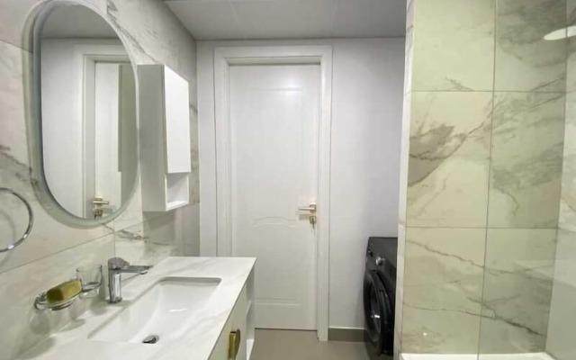 Sophisticated Living 2BR Gem in dxb gate