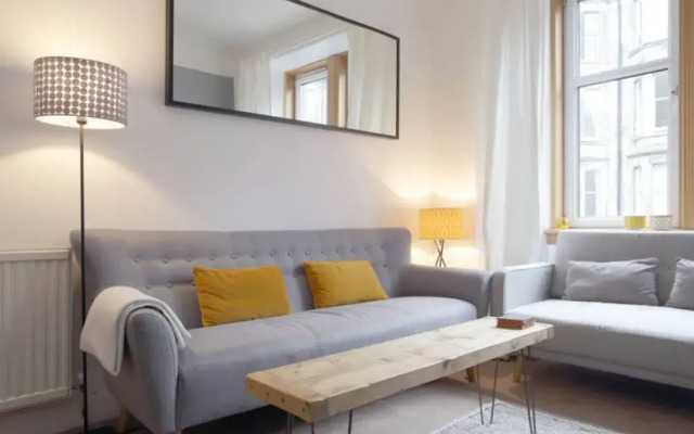 2 Bedroom Flat Near City Centre