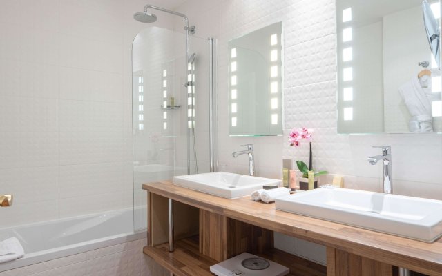 Hôtel Bradford Elysées – Astotel