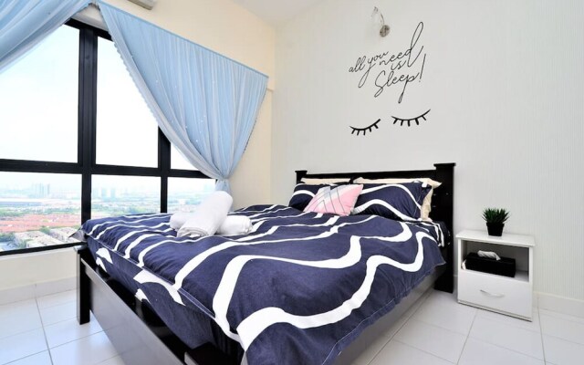 6-8 pax SetiaWalk 5min LRT Cozy Apartment Puchong