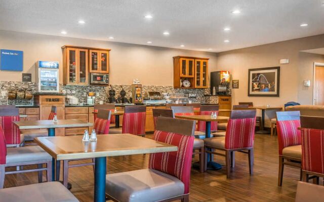 Comfort Inn & Suites