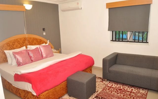 Ne-Yo Hotel and Suites